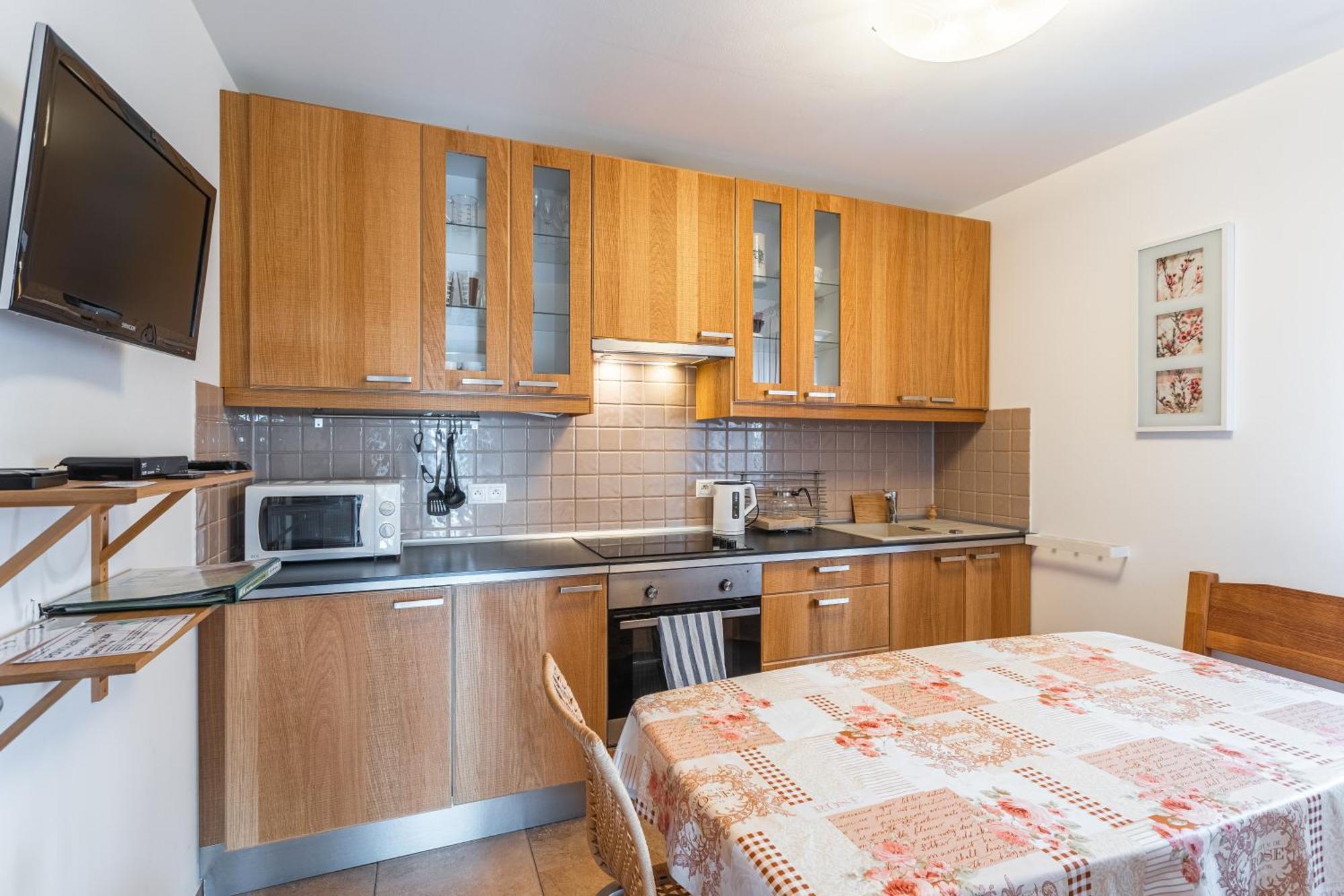 Apartment Elements & Veronika Bozi Dar